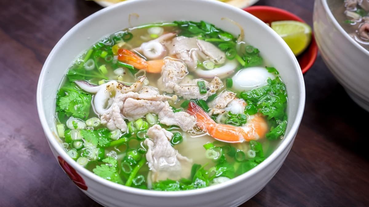板橋人激推越南料理!IG暴紅「爆量牛肉河粉」藏在這,搭涼拌青木瓜酸爽唰嘴 板橋人激推越南料理!IG暴紅「爆量牛肉河粉」藏在這,搭涼拌青木瓜酸爽唰嘴