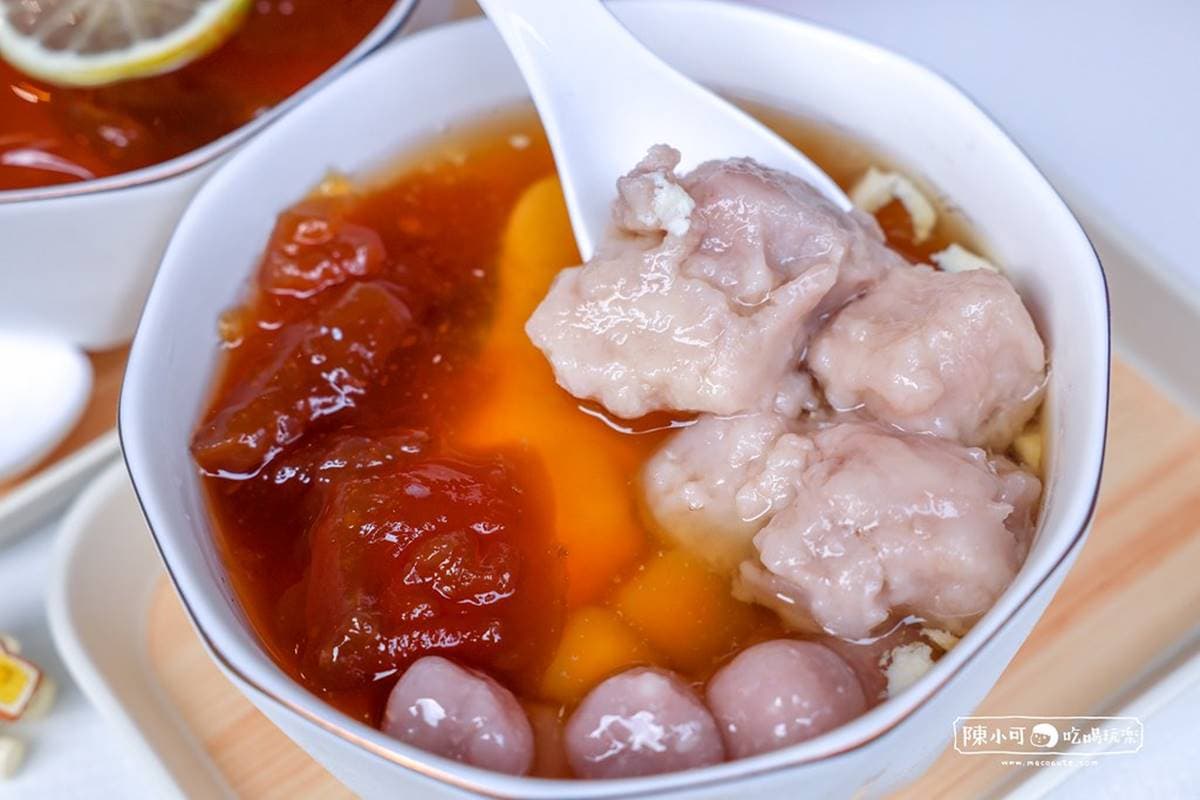 超狂「芋頭土石流瀑布」在這!爆量芋泥溢出畫面太誘人,逛迪化街散步必吃 超狂「芋頭土石流瀑布」在這!爆量芋泥溢出畫面太誘人,逛迪化街散步必吃