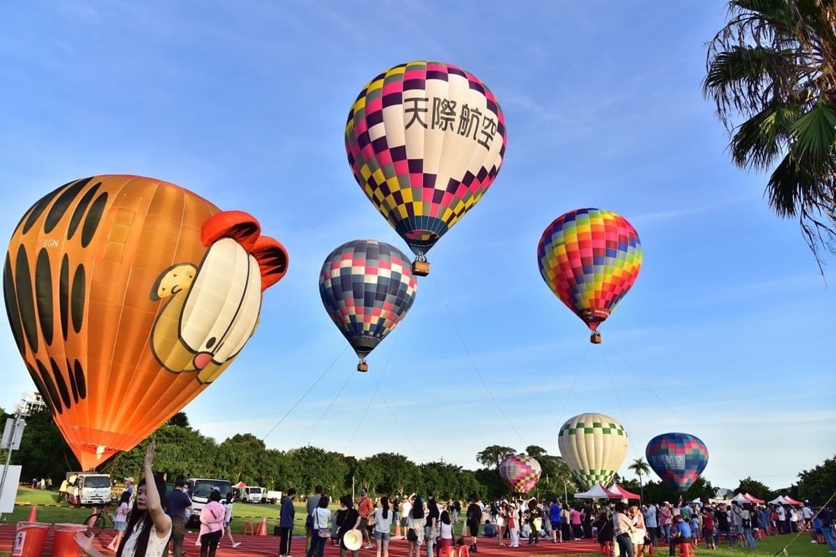 超萌泰迪熊飛上天!台中熱氣球嘉年華「這3天」登場,600秒絕美煙火秀別錯過 超萌泰迪熊飛上天!台中熱氣球嘉年華「這3天」登場,600秒絕美煙火秀別錯過