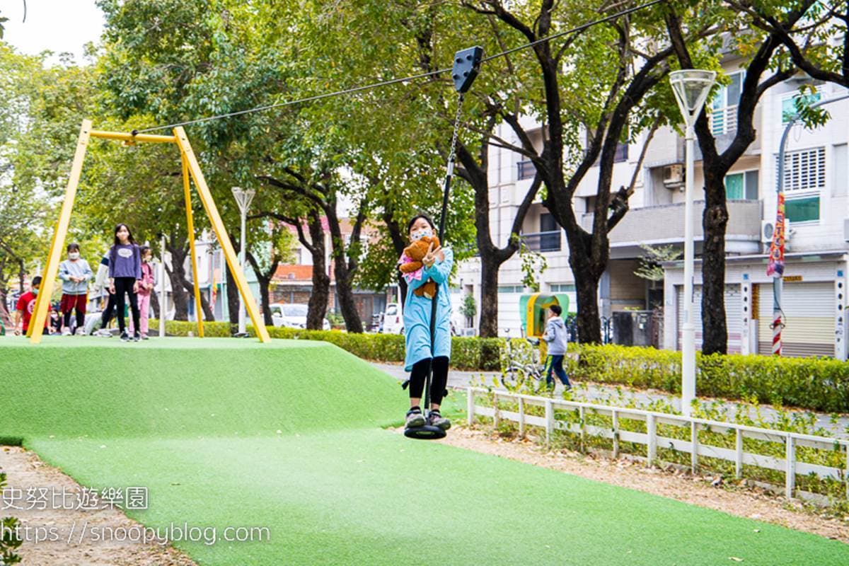高雄公園變身《三隻小豬》世界!軟萌豬豬、大野狼免費拍,放電衝30米長溜索 高雄公園變身《三隻小豬》世界!軟萌豬豬、大野狼免費拍,放電衝30米長溜索