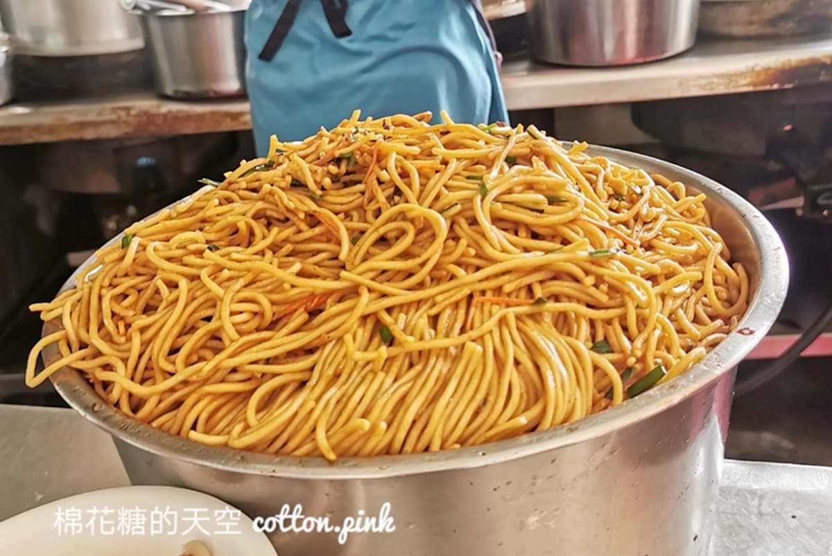台中早餐排這家!35元「阿婆炒麵」必沾辣椒+蒜泥,隱藏版菜單內行才知 台中早餐排這家!35元「阿婆炒麵」必沾辣椒+蒜泥,隱藏版菜單內行才知