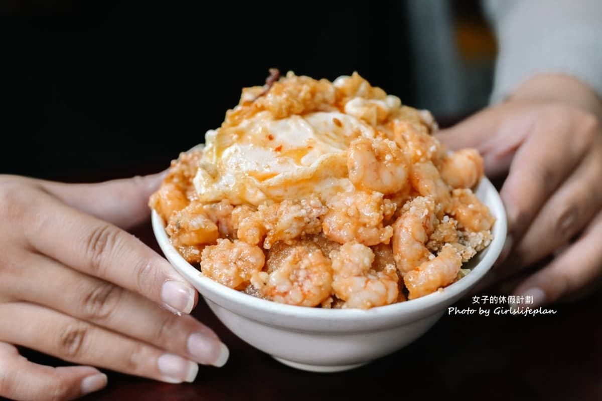 基隆美食四大天王!台劇《八尺門》暴紅排骨飯是這家,天天排隊熟客狂買20份 基隆美食四大天王!台劇《八尺門》暴紅排骨飯是這家,天天排隊熟客狂買20份