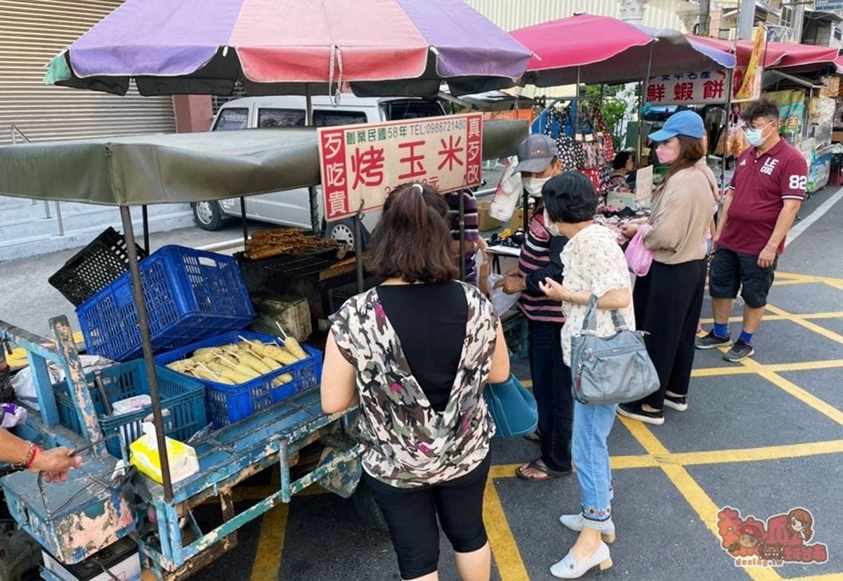 1天狂賣500支!老字號「阿公攤車烤玉米」3隻100元,每週六、日限定開賣 1天狂賣500支!老字號「阿公攤車烤玉米」3隻100元,每週六、日限定開賣