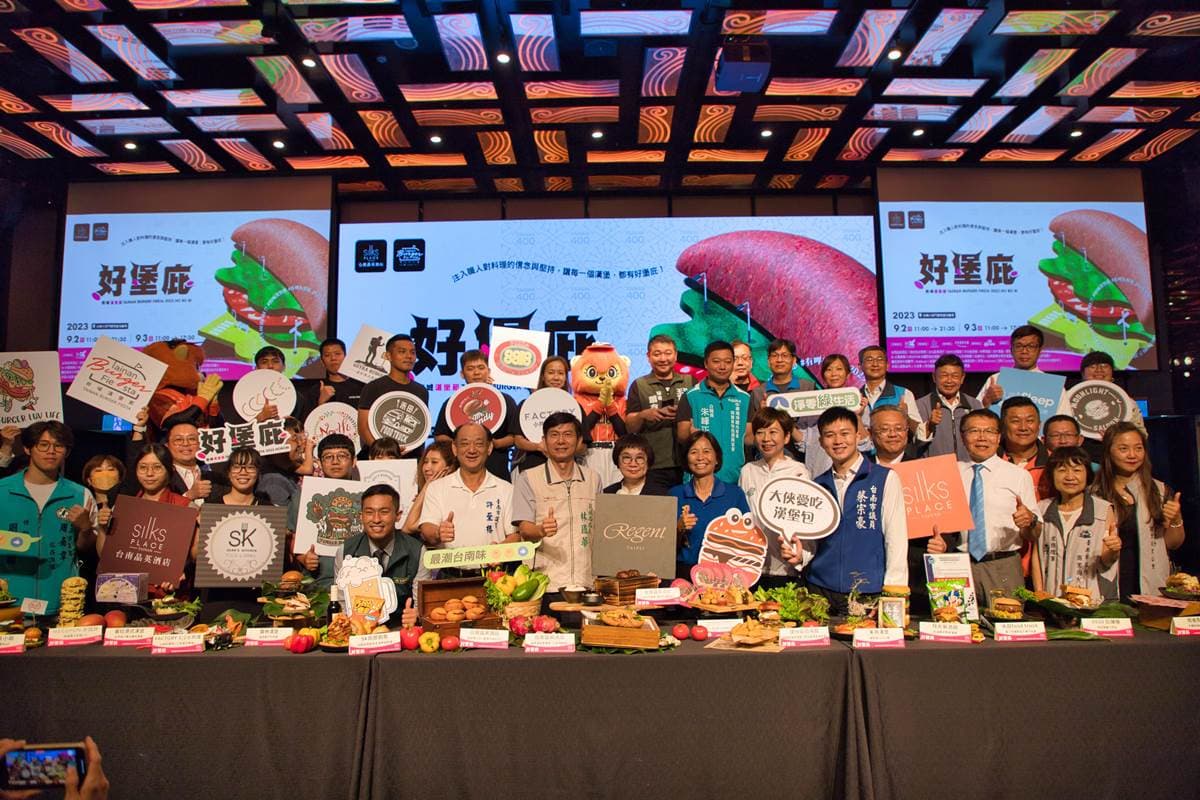 台南最狂「漢堡市集」只有2天!怒嗑超過25家漢堡名店+餐車、啤酒喝到飽 台南最狂「漢堡市集」只有2天!怒嗑超過25家漢堡名店+餐車、啤酒喝到飽