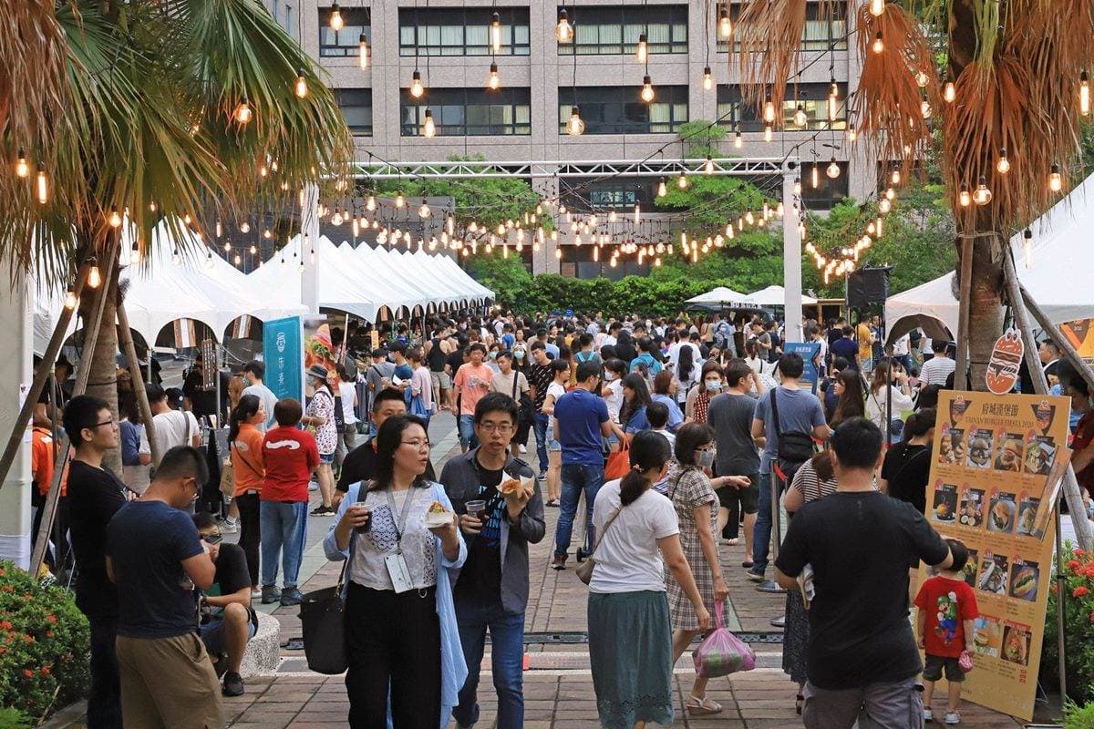 台南最狂「漢堡市集」只有2天!怒嗑超過25家漢堡名店+餐車、啤酒喝到飽 台南最狂「漢堡市集」只有2天!怒嗑超過25家漢堡名店+餐車、啤酒喝到飽