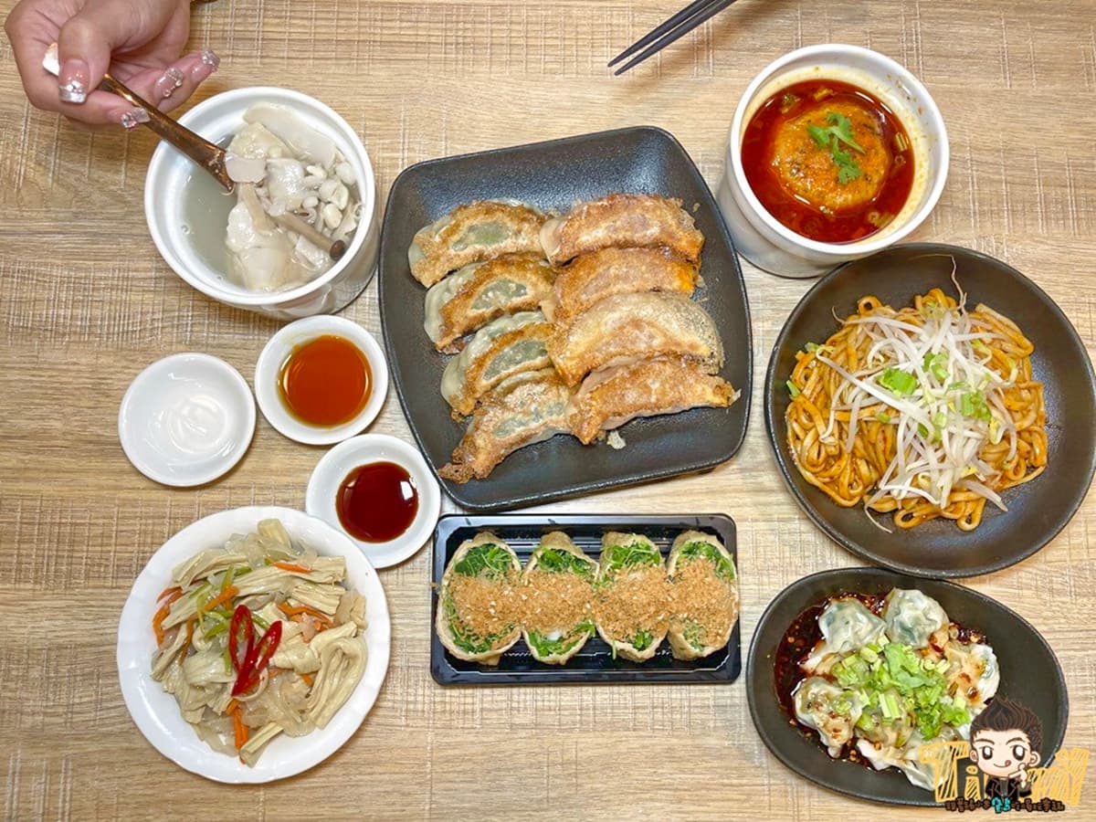 蔬食版「八方雲集」吃過沒?爽嗑恰恰黃金煎餃,全素紅燒獅子頭也必點 蔬食版「八方雲集」吃過沒?爽嗑恰恰黃金煎餃,全素紅燒獅子頭也必點