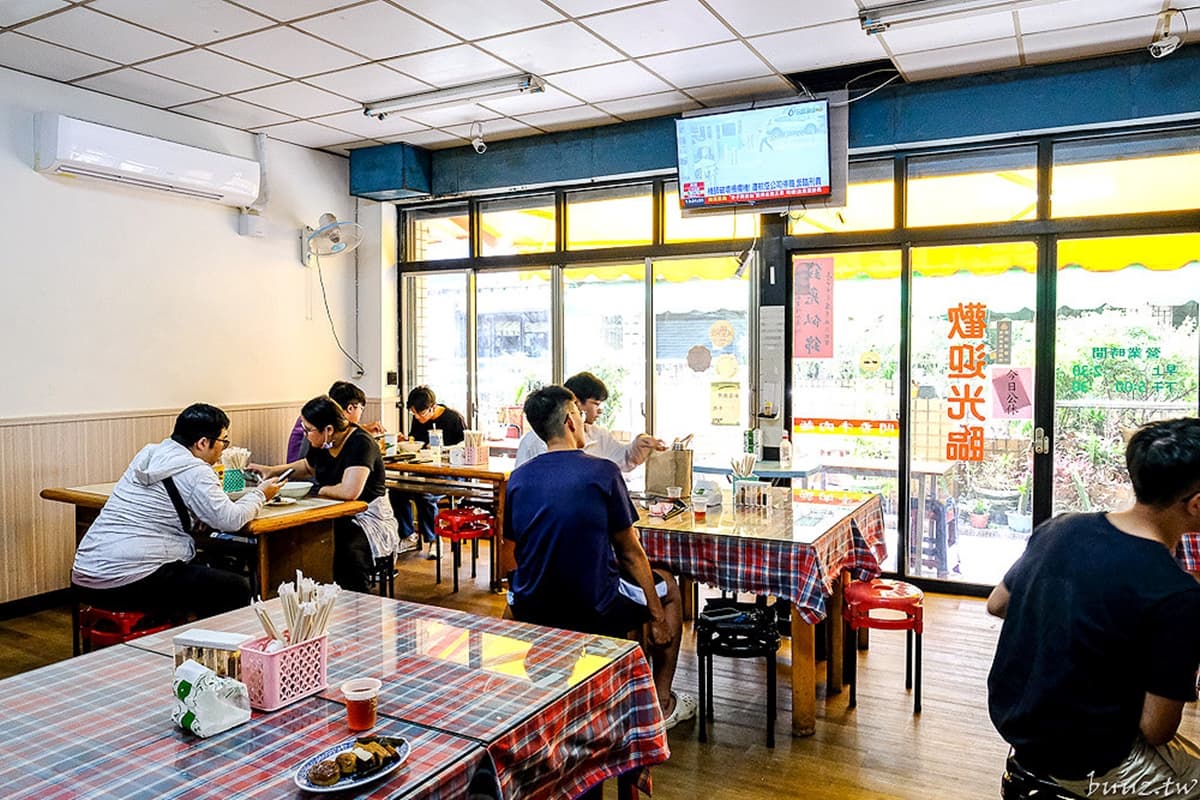 免費加湯、加麵太佛心!台中老店「牛肉麵吃到飽」大學生最愛,10元滷味必夾 免費加湯、加麵太佛心!台中老店「牛肉麵吃到飽」大學生最愛,10元滷味必夾