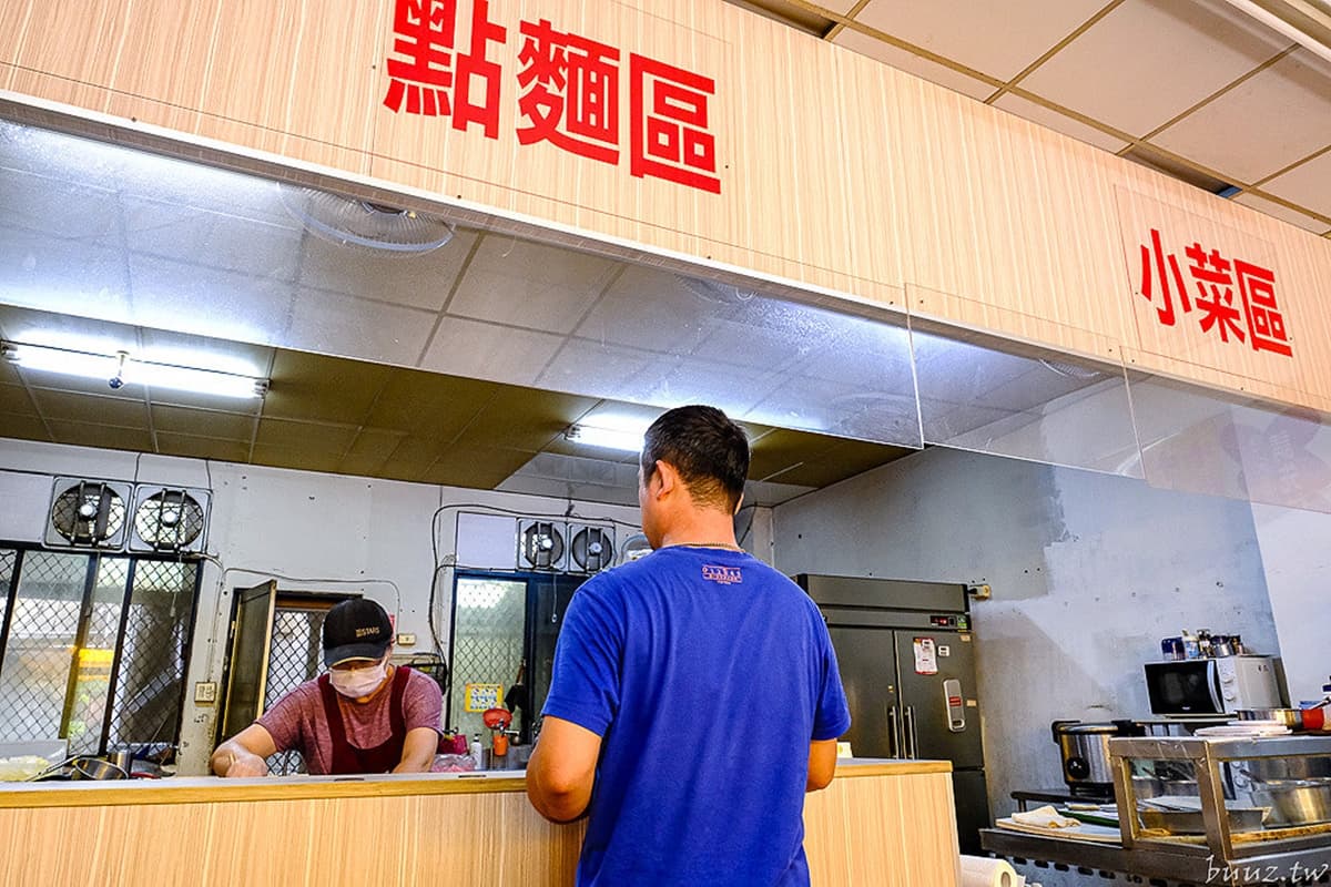 免費加湯、加麵太佛心!台中老店「牛肉麵吃到飽」大學生最愛,10元滷味必夾 免費加湯、加麵太佛心!台中老店「牛肉麵吃到飽」大學生最愛,10元滷味必夾