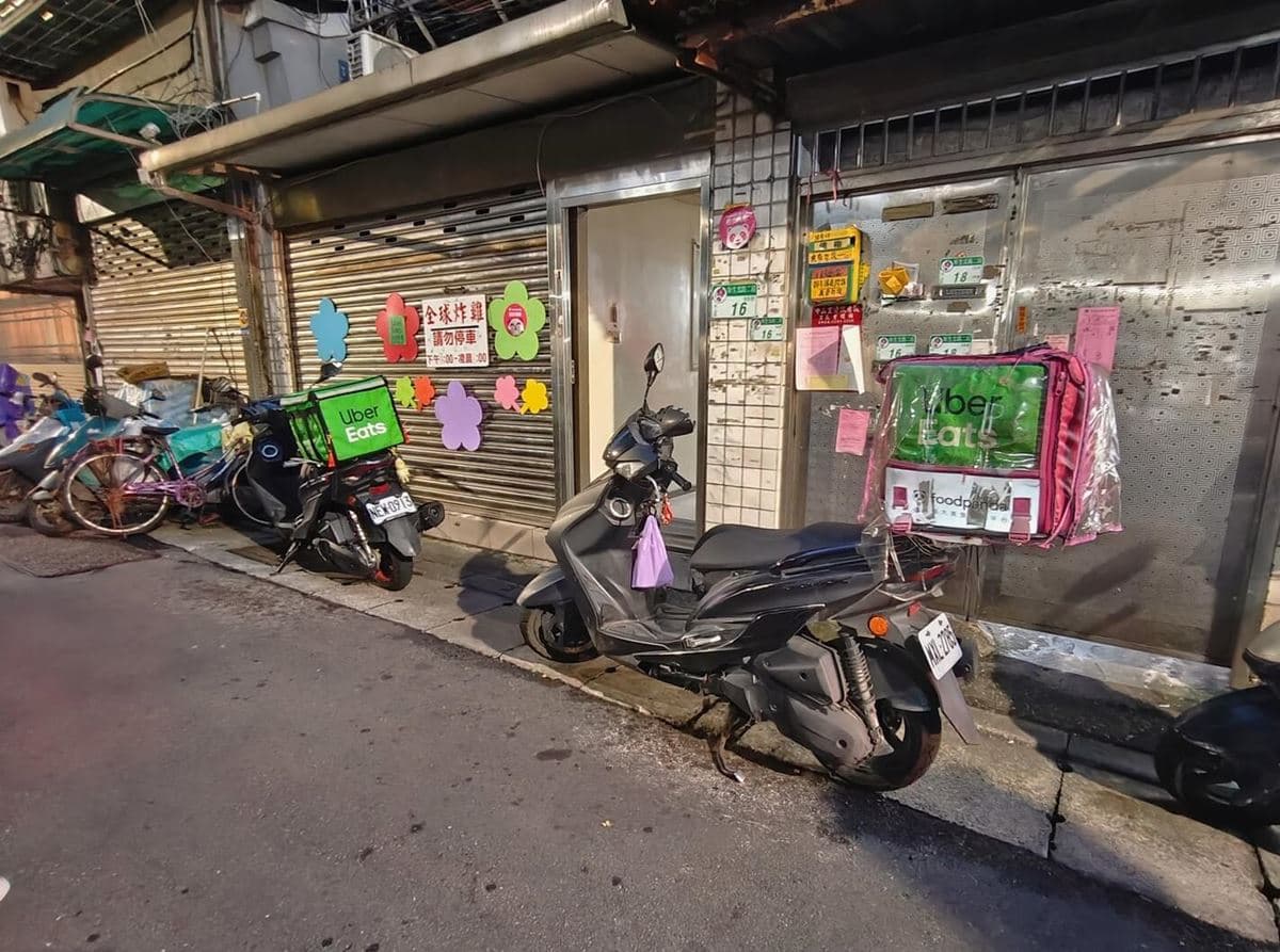 老司機都吃過!台北條通傳奇「神級噴汁炸雞」超隱密,沒店面外送訂單滿天飛 老司機都吃過!台北條通傳奇「神級噴汁炸雞」超隱密,沒店面外送訂單滿天飛