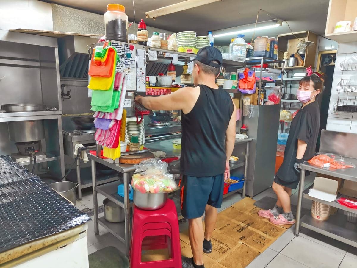 老司機都吃過!台北條通傳奇「神級噴汁炸雞」超隱密,沒店面外送訂單滿天飛 老司機都吃過!台北條通傳奇「神級噴汁炸雞」超隱密,沒店面外送訂單滿天飛