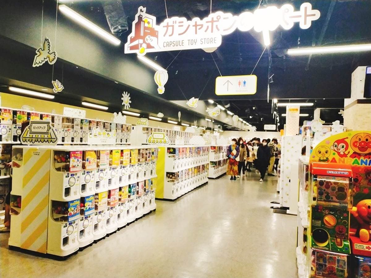 扭蛋迷暴動!開箱金氏世界紀錄認證「全球最大扭蛋店」,超過3千台任你玩 扭蛋迷暴動!開箱金氏世界紀錄認證「全球最大扭蛋店」,超過3千台任你玩