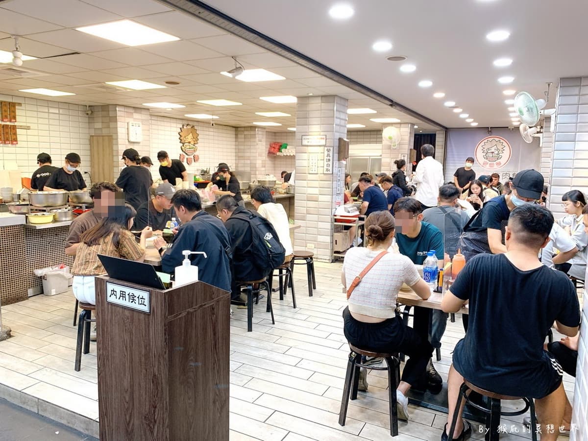 半夜12點還在排!台中銅板價「米其林爌肉飯」夜貓最愛,酸菜、辣菜脯隨你加 半夜12點還在排!台中銅板價「米其林爌肉飯」夜貓最愛,酸菜、辣菜脯隨你加