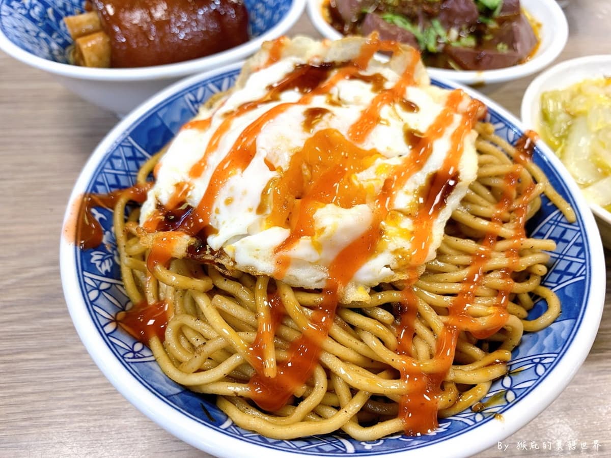 半夜12點還在排!台中銅板價「米其林爌肉飯」夜貓最愛,酸菜、辣菜脯隨你加 半夜12點還在排!台中銅板價「米其林爌肉飯」夜貓最愛,酸菜、辣菜脯隨你加