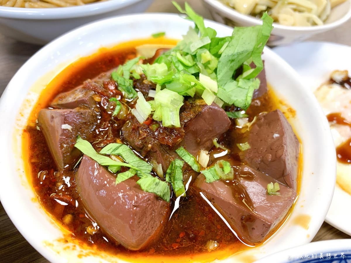半夜12點還在排!台中銅板價「米其林爌肉飯」夜貓最愛,酸菜、辣菜脯隨你加 半夜12點還在排!台中銅板價「米其林爌肉飯」夜貓最愛,酸菜、辣菜脯隨你加
