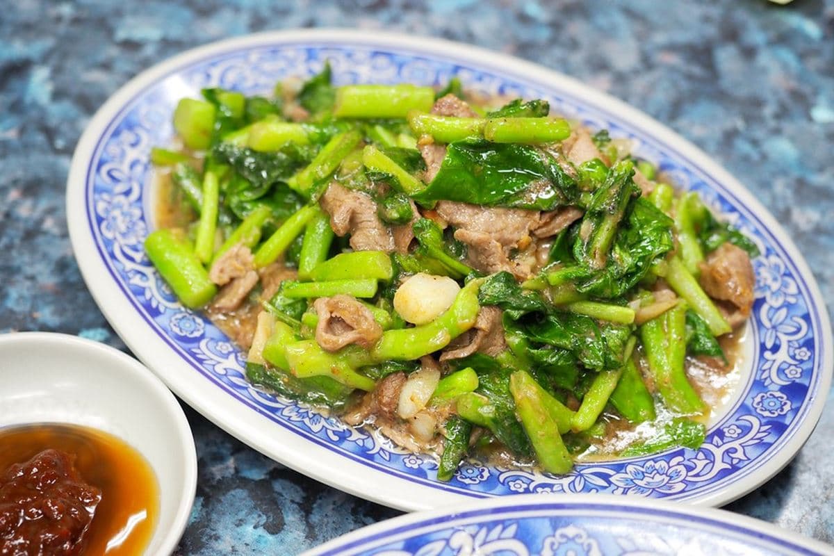 網評「土城第一」羊肉炒麵!內用免費續湯揪甘心,百元爽啃羊大骨超過癮 網評「土城第一」羊肉炒麵!內用免費續湯揪甘心,百元爽啃羊大骨超過癮