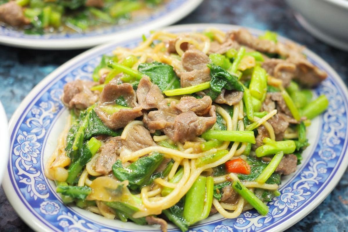 網評「土城第一」羊肉炒麵!內用免費續湯揪甘心,百元爽啃羊大骨超過癮 網評「土城第一」羊肉炒麵!內用免費續湯揪甘心,百元爽啃羊大骨超過癮