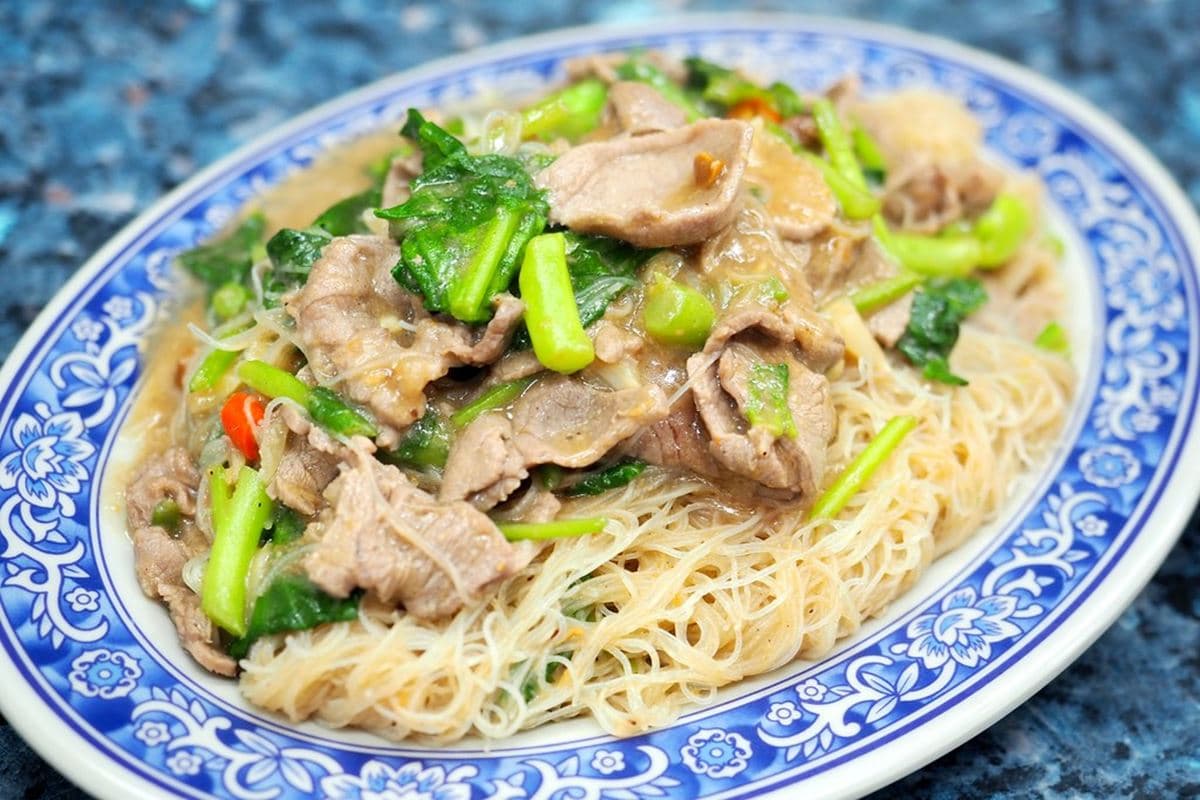 網評「土城第一」羊肉炒麵!內用免費續湯揪甘心,百元爽啃羊大骨超過癮 網評「土城第一」羊肉炒麵!內用免費續湯揪甘心,百元爽啃羊大骨超過癮