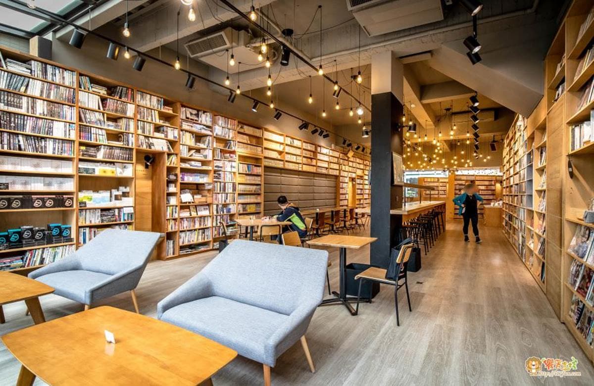 低消1杯飲料不限時看到飽!高雄「六星級書店」搶拍百坪書牆,還有超萌陸龜 低消1杯飲料不限時看到飽!高雄「六星級書店」搶拍百坪書牆,還有超萌陸龜