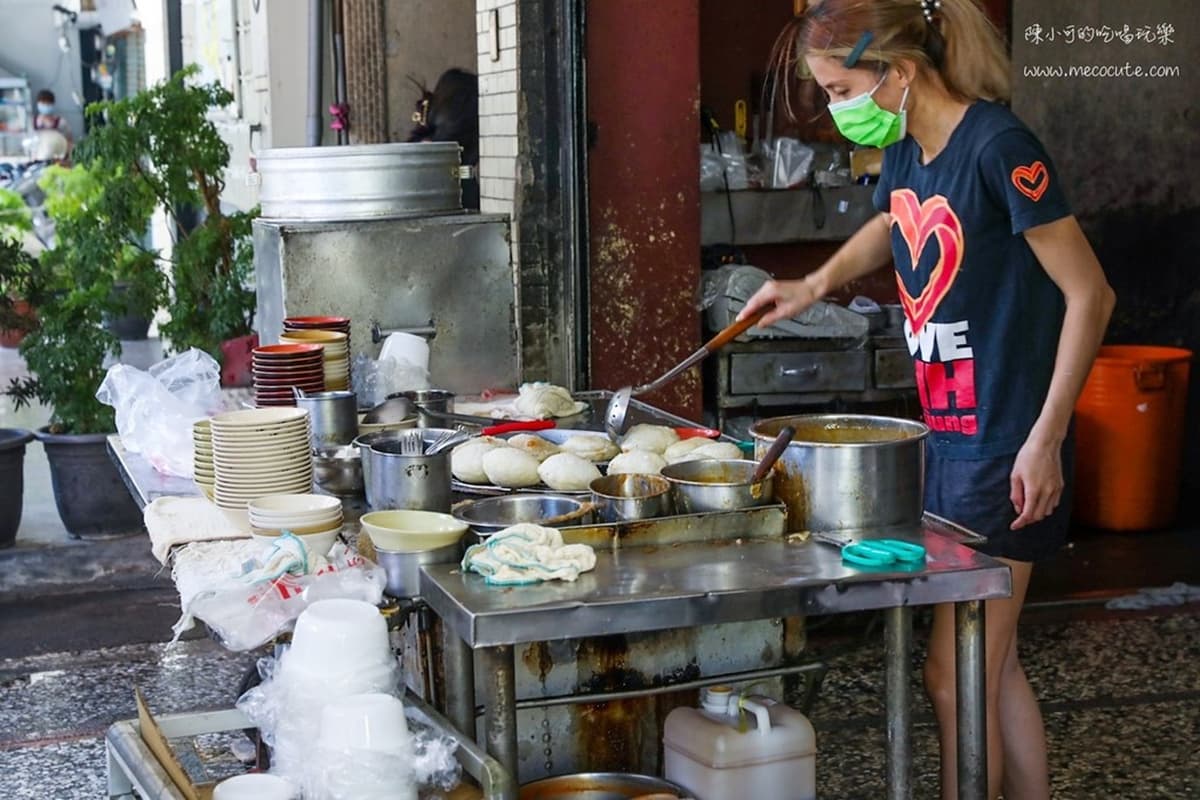 連假排到上新聞!彰化50年「脆皮肉圓」熟客狂買千元,包香菇+炸蛋外酥內Q 連假排到上新聞!彰化50年「脆皮肉圓」熟客狂買千元,包香菇+炸蛋外酥內Q