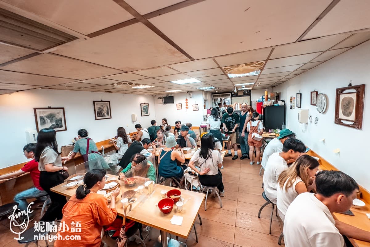 巨無霸紅油抄手太欠吃!台北老店「山東蒸餃」飄香30年,日韓觀光客指定必嘗 巨無霸紅油抄手太欠吃!台北老店「山東蒸餃」飄香30年,日韓觀光客指定必嘗