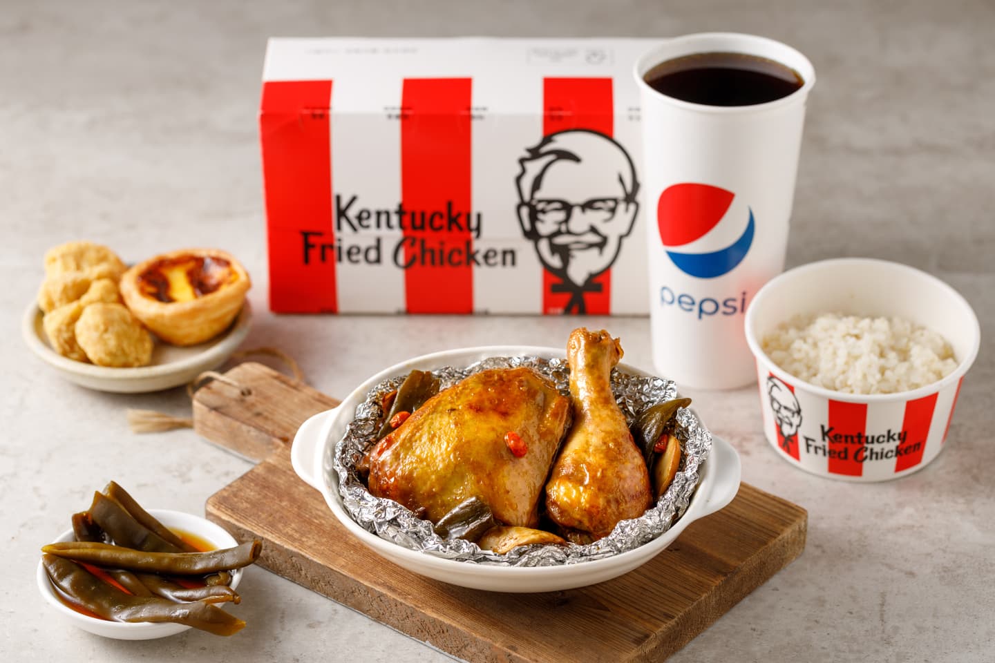 肯德基把必比登美味包起來!攜手雙月食品社推「剝皮辣椒紙包雞」,打造新台式美味 肯德基把必比登美味包起來!攜手雙月食品社推「剝皮辣椒紙包雞」,打造新台式美味