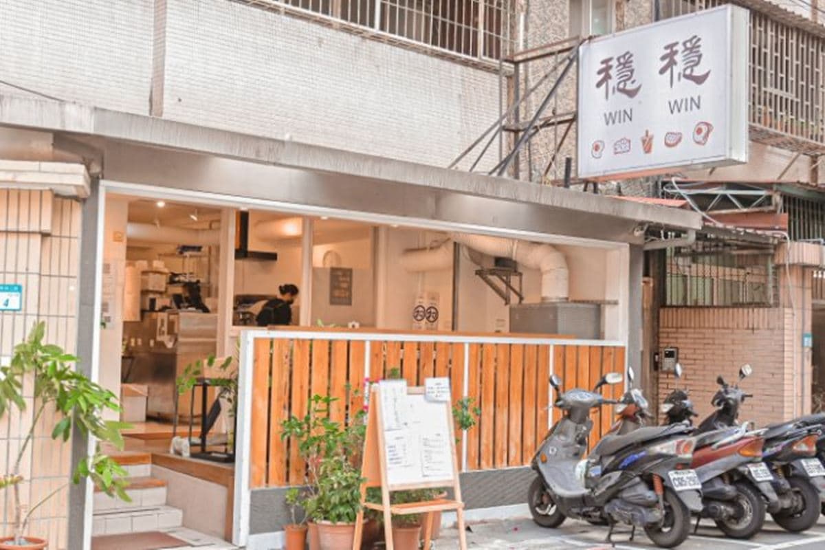 塞爆4球芋泥太浮誇!在地超夯「芋泥吐司」藏巷內,加碼吃起司瀑布肉蛋吐司 塞爆4球芋泥太浮誇!在地超夯「芋泥吐司」藏巷內,加碼吃起司瀑布肉蛋吐司