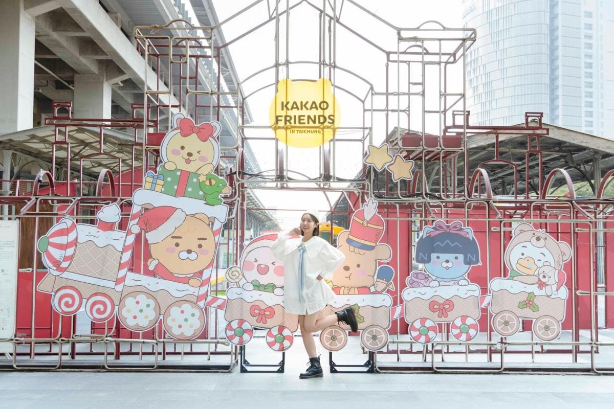 萊恩、春植占領台中車站!「KAKAO聖誕快閃展」打卡點萌翻,滿額送限定周邊 萊恩、春植占領台中車站!「KAKAO聖誕快閃展」打卡點萌翻,滿額送限定周邊