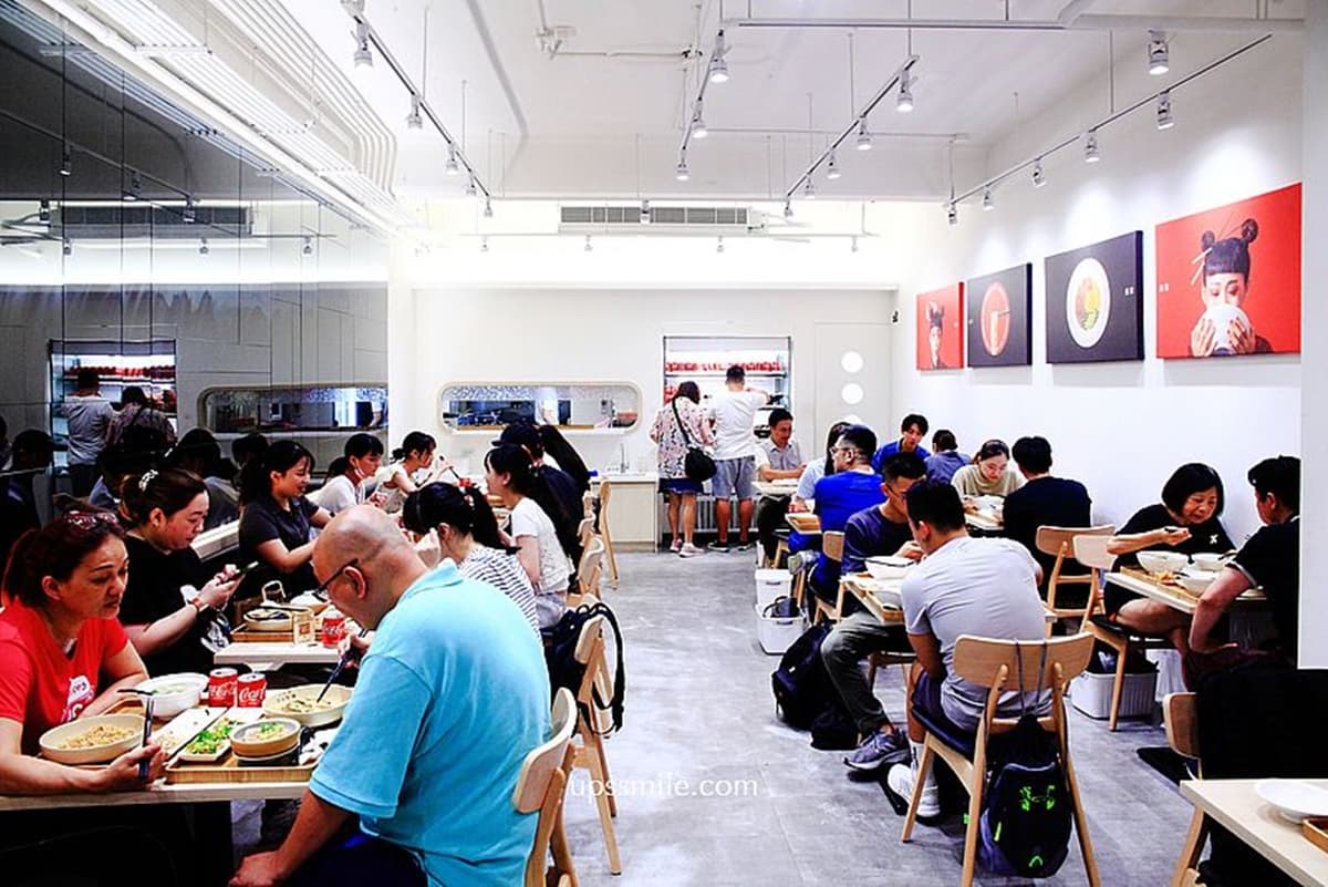 小菜、飲料無限夾到飽!「中山最強麵店」隨時都排爆,最低240元小資族吃到撐 小菜、飲料無限夾到飽!「中山最強麵店」隨時都排爆,最低240元小資族吃到撐