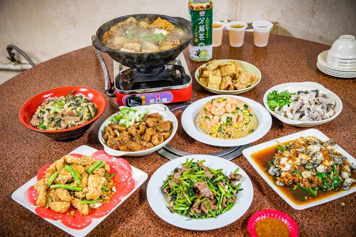 飄香桃園60年!老饕最愛爆量「溫體牛腩鍋」藏巷弄,蝦仁炒飯CP值超高 飄香桃園60年!老饕最愛爆量「溫體牛腩鍋」藏巷弄,蝦仁炒飯CP值超高