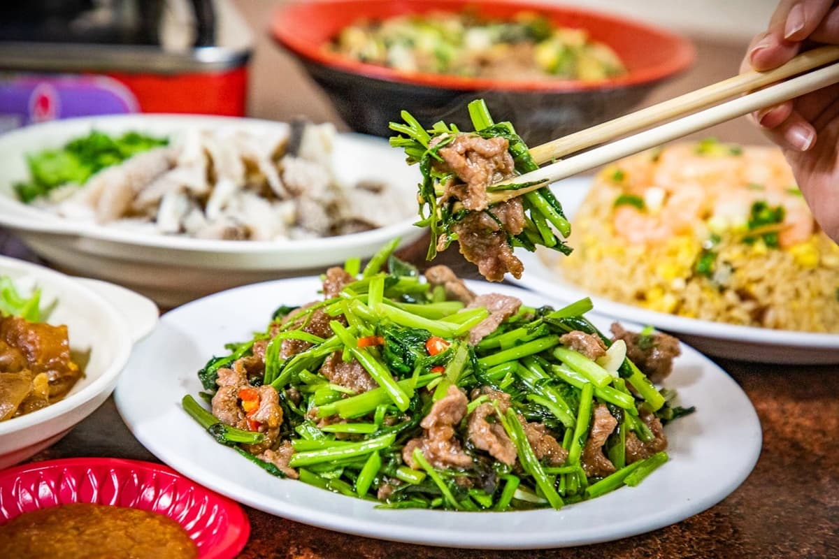 飄香桃園60年!老饕最愛爆量「溫體牛腩鍋」藏巷弄,蝦仁炒飯CP值超高 飄香桃園60年!老饕最愛爆量「溫體牛腩鍋」藏巷弄,蝦仁炒飯CP值超高