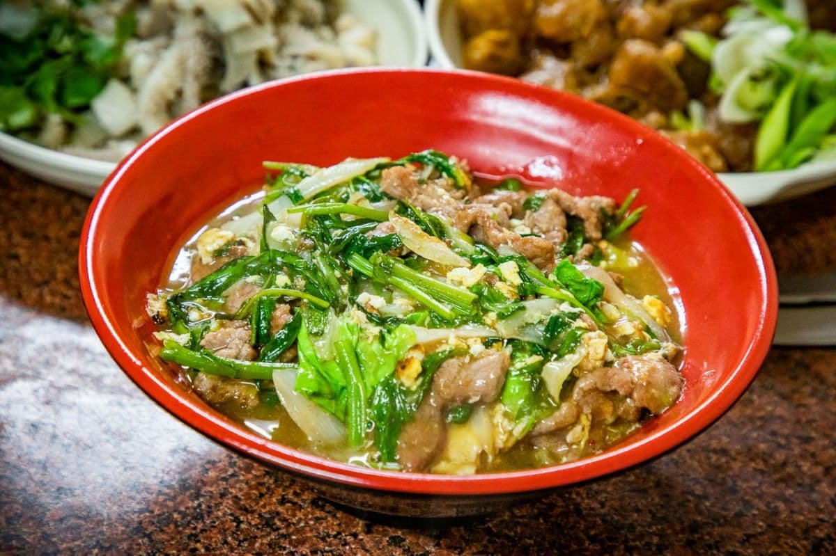 飄香桃園60年!老饕最愛爆量「溫體牛腩鍋」藏巷弄,蝦仁炒飯CP值超高 飄香桃園60年!老饕最愛爆量「溫體牛腩鍋」藏巷弄,蝦仁炒飯CP值超高