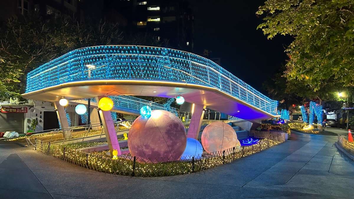 中山站化身「太空世界」!巨型月球、俏皮太空人免費拍,順逛必比登美食市集 中山站化身「太空世界」!巨型月球、俏皮太空人免費拍,順逛必比登美食市集