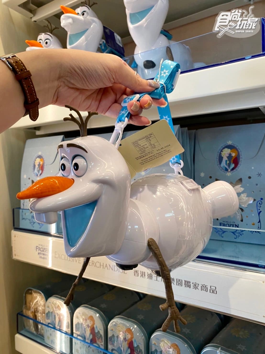 雪寶糖果桶、小雪人頭箍Q爆!香港迪士尼樂園「魔雪奇緣世界」10大周邊推推 雪寶糖果桶、小雪人頭箍Q爆!香港迪士尼樂園「魔雪奇緣世界」10大周邊推推