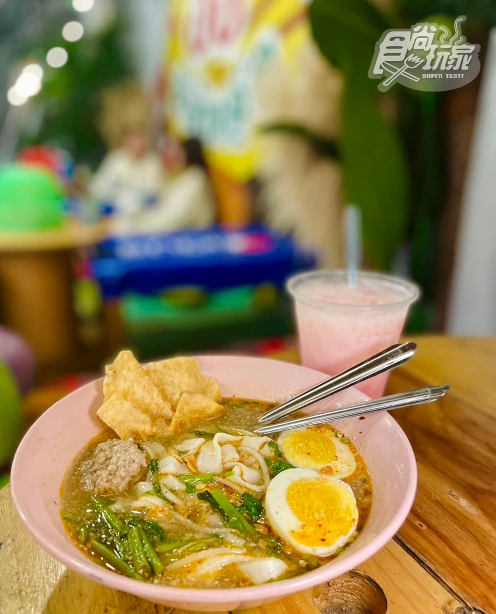 餐點不超過65元!排隊名店「泰國船麵」進軍東區,2種配料免費加 餐點不超過65元!排隊名店「泰國船麵」進軍東區,2種配料免費加