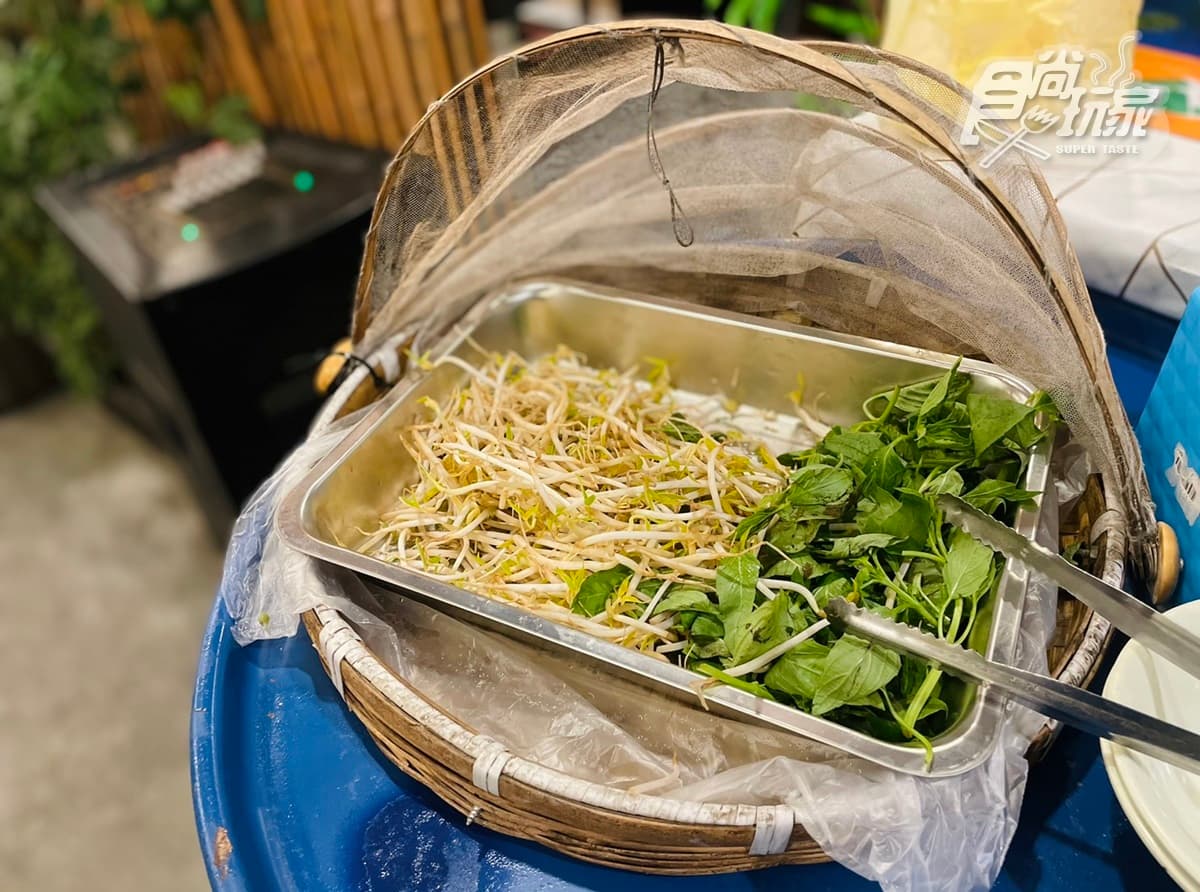 餐點不超過65元!排隊名店「泰國船麵」進軍東區,2種配料免費加 餐點不超過65元!排隊名店「泰國船麵」進軍東區,2種配料免費加
