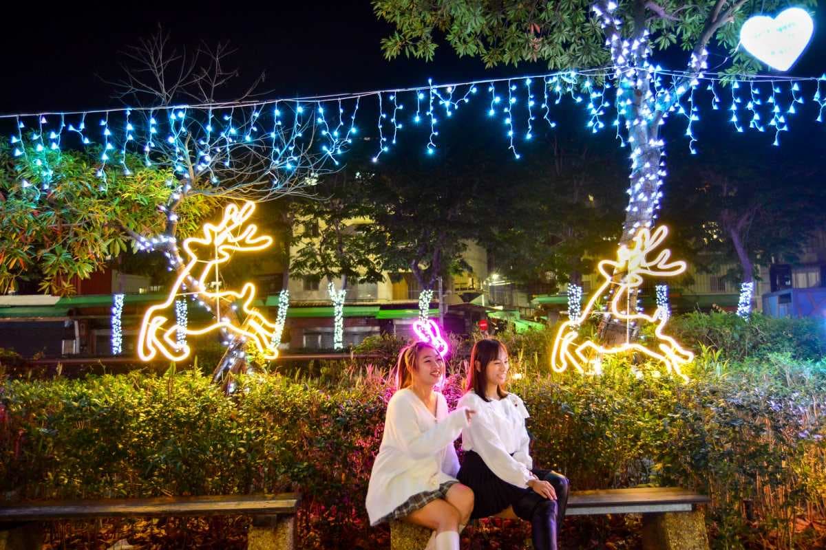 軟萌麋鹿、兔兔誤闖中港大排!2公里燈海河廊免費拍,快朝聖新莊最美夜景 軟萌麋鹿、兔兔誤闖中港大排!2公里燈海河廊免費拍,快朝聖新莊最美夜景