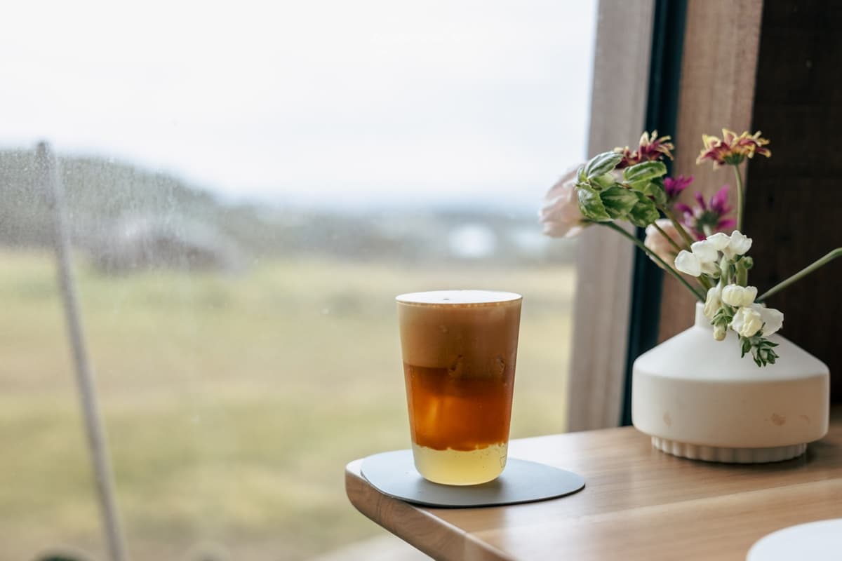 【新開店】全台最美海景餐廳在這!藏山崖如世外桃源,拍美照必搶角落沙發區 【新開店】全台最美海景餐廳在這!藏山崖如世外桃源,拍美照必搶角落沙發區