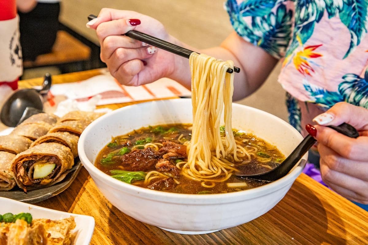 台中版小鼎泰豐!在地激推「小籠湯包+牛肉麵」神吃法,高CP值平價麵食點心 台中版小鼎泰豐!在地激推「小籠湯包+牛肉麵」神吃法,高CP值平價麵食點心