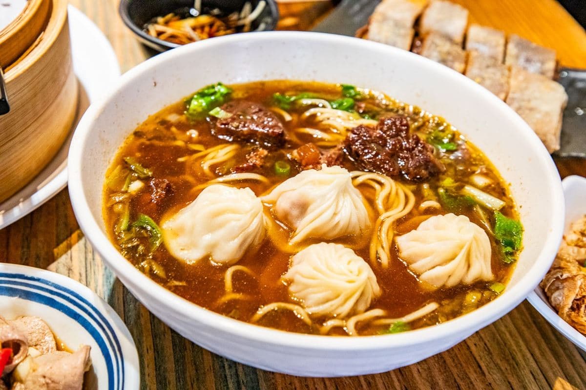 台中版小鼎泰豐!在地激推「小籠湯包+牛肉麵」神吃法,高CP值平價麵食點心 台中版小鼎泰豐!在地激推「小籠湯包+牛肉麵」神吃法,高CP值平價麵食點心