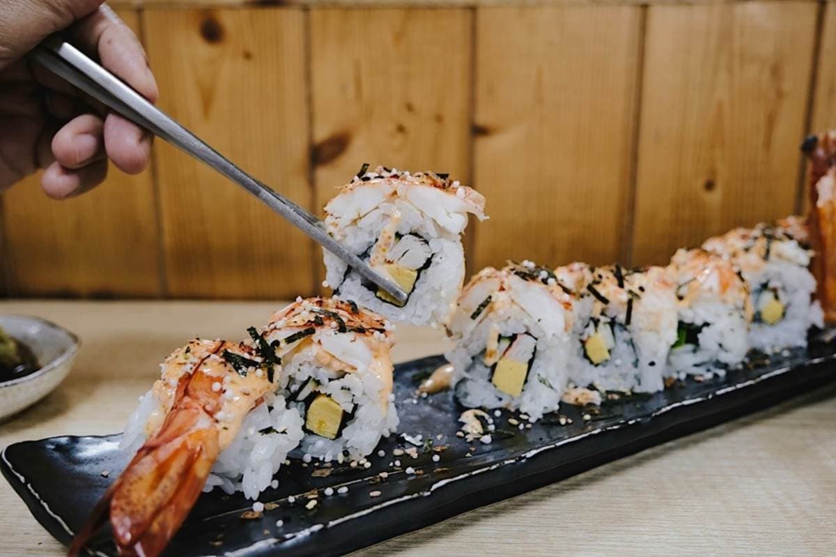 整隻螃蟹味噌湯50元!「高CP值壽司店」藏台北市場,必嘗7種配料海鮮丼 整隻螃蟹味噌湯50元!「高CP值壽司店」藏台北市場,必嘗7種配料海鮮丼