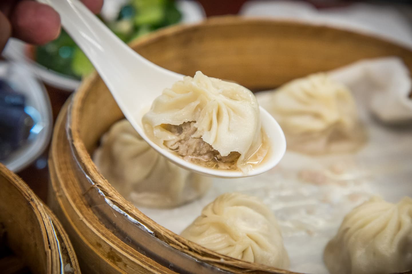 台北木柵美食TOP10推薦!必吃黑金滷肉飯、廢墟咖啡、昭和風喫茶店 木柵美食:福鼎湯包店|鼎泰豐等級的平價湯包