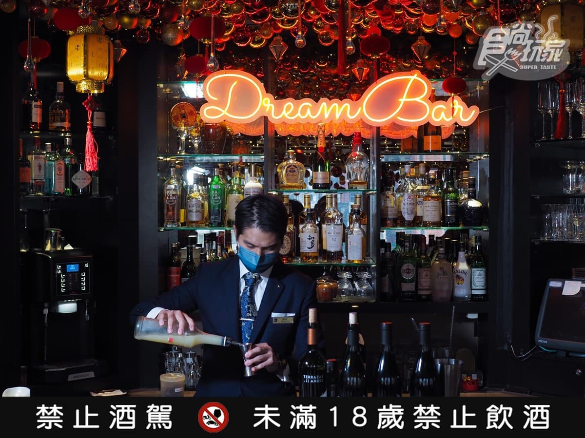 大安區竟藏「天空之鏡燈籠海」!下午茶吃五星粵菜,甜點+皇上調酒千元有找 大安區竟藏「天空之鏡燈籠海」!下午茶吃五星粵菜,甜點+皇上調酒千元有找
