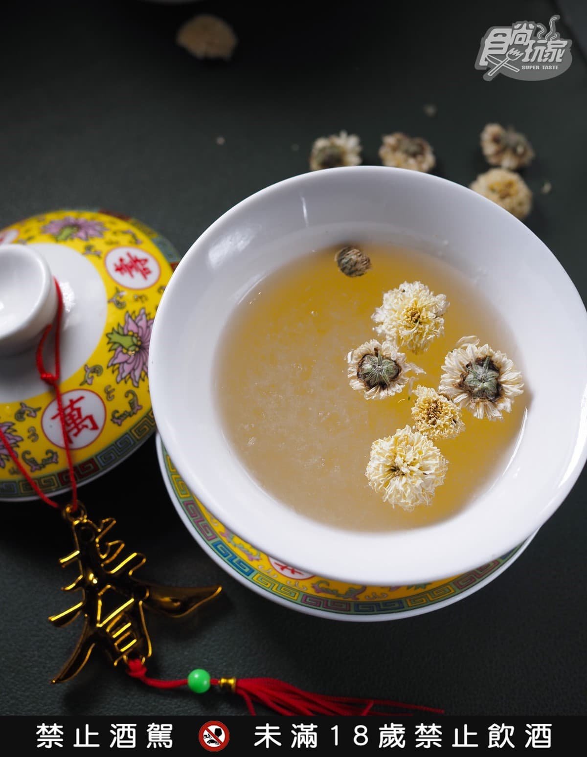 大安區竟藏「天空之鏡燈籠海」!下午茶吃五星粵菜,甜點+皇上調酒千元有找 大安區竟藏「天空之鏡燈籠海」!下午茶吃五星粵菜,甜點+皇上調酒千元有找