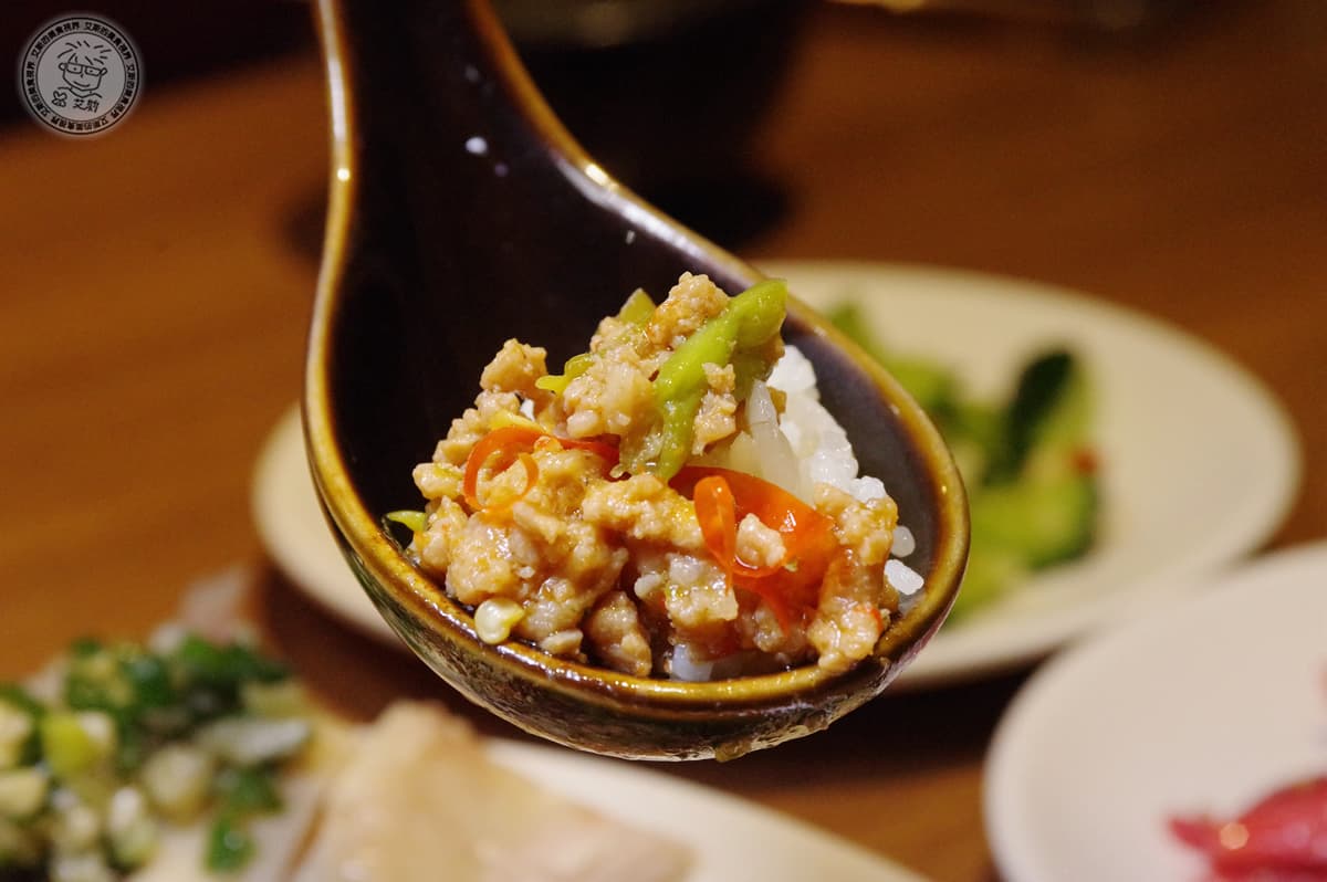 藥膳雞骨湯無限喝!台北東區4.8星「延吉街海南雞飯」,爽嗑雙倍肉超過癮 藥膳雞骨湯無限喝!台北東區4.8星「延吉街海南雞飯」,爽嗑雙倍肉超過癮