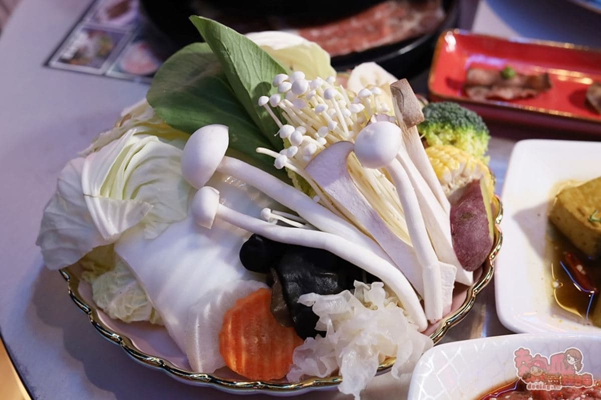 499元起火鍋吃到飽!日本和牛、百樣食材無限吃,免費玩復古街機、夾娃娃機 499元起火鍋吃到飽!日本和牛、百樣食材無限吃,免費玩復古街機、夾娃娃機