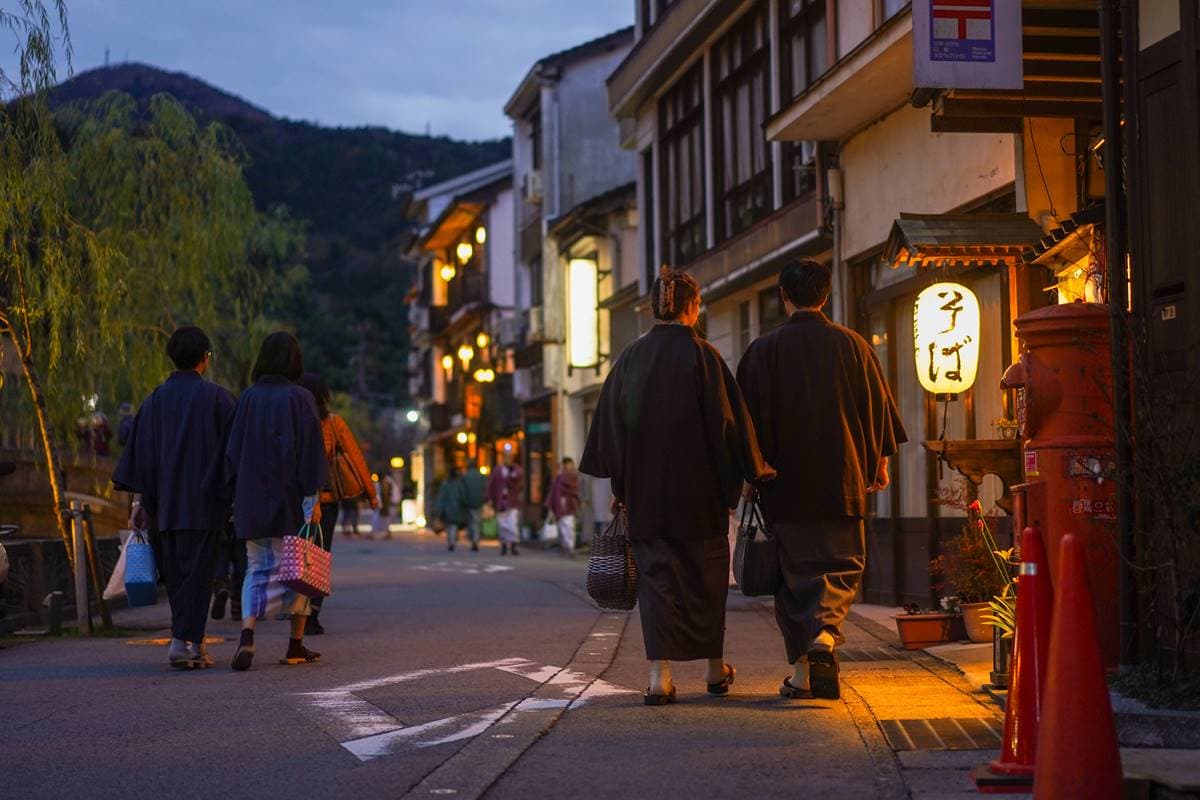 日本正港「溫泉老街」玩這些!泡外湯、打彈珠,「這運動」辦比賽還拍電視劇 日本正港「溫泉老街」玩這些!泡外湯、打彈珠,「這運動」辦比賽還拍電視劇