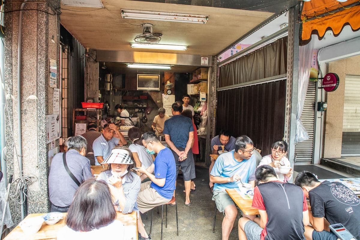 30元佛系餛飩湯、乾麵!無招牌老字號熱賣宜蘭40年,香濃麻醬配Q麵超唰嘴 30元佛系餛飩湯、乾麵!無招牌老字號熱賣宜蘭40年,香濃麻醬配Q麵超唰嘴