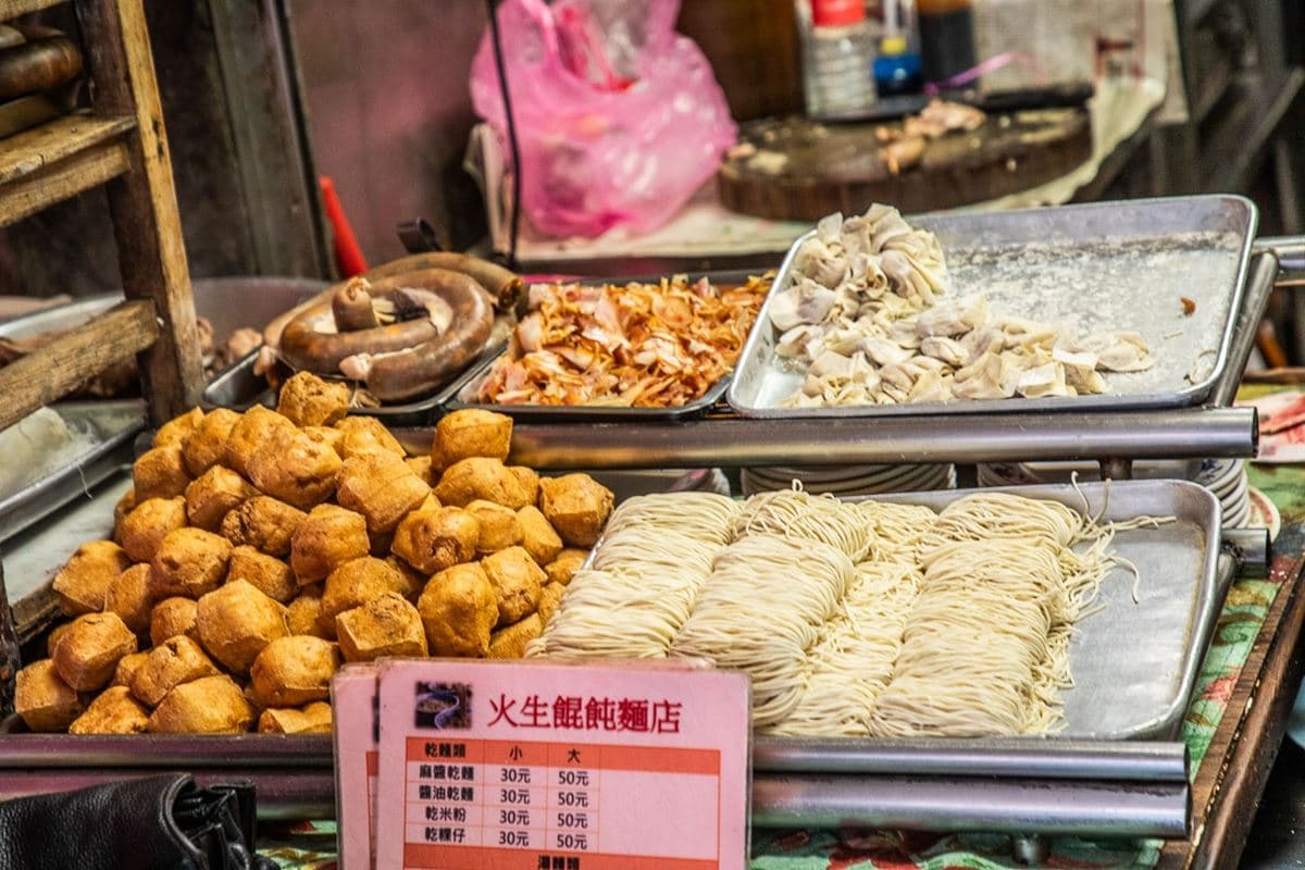 30元佛系餛飩湯、乾麵!無招牌老字號熱賣宜蘭40年,香濃麻醬配Q麵超唰嘴 30元佛系餛飩湯、乾麵!無招牌老字號熱賣宜蘭40年,香濃麻醬配Q麵超唰嘴