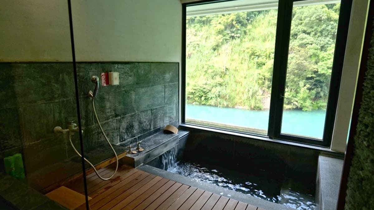 泡美人湯邊賞「蒂芬妮藍溪谷」、爽嗑季節套餐!開箱烏來日式頂級湯屋 泡美人湯邊賞「蒂芬妮藍溪谷」、爽嗑季節套餐!開箱烏來日式頂級湯屋