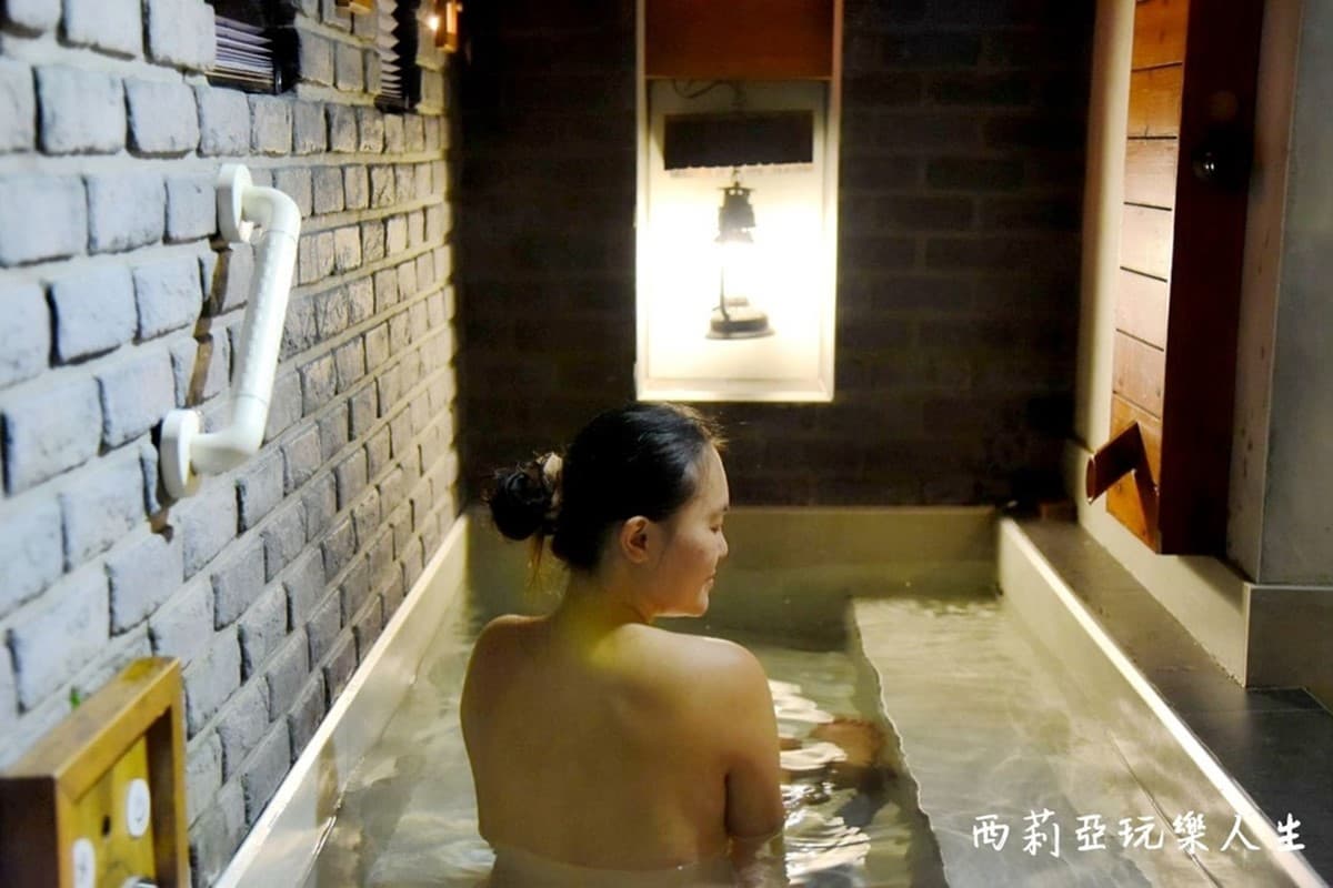 獨享室內外雙浴池!溪頭「長城風」絕美小木屋,爽泡足湯、提燈夜遊 獨享室內外雙浴池!溪頭「長城風」絕美小木屋,爽泡足湯、提燈夜遊